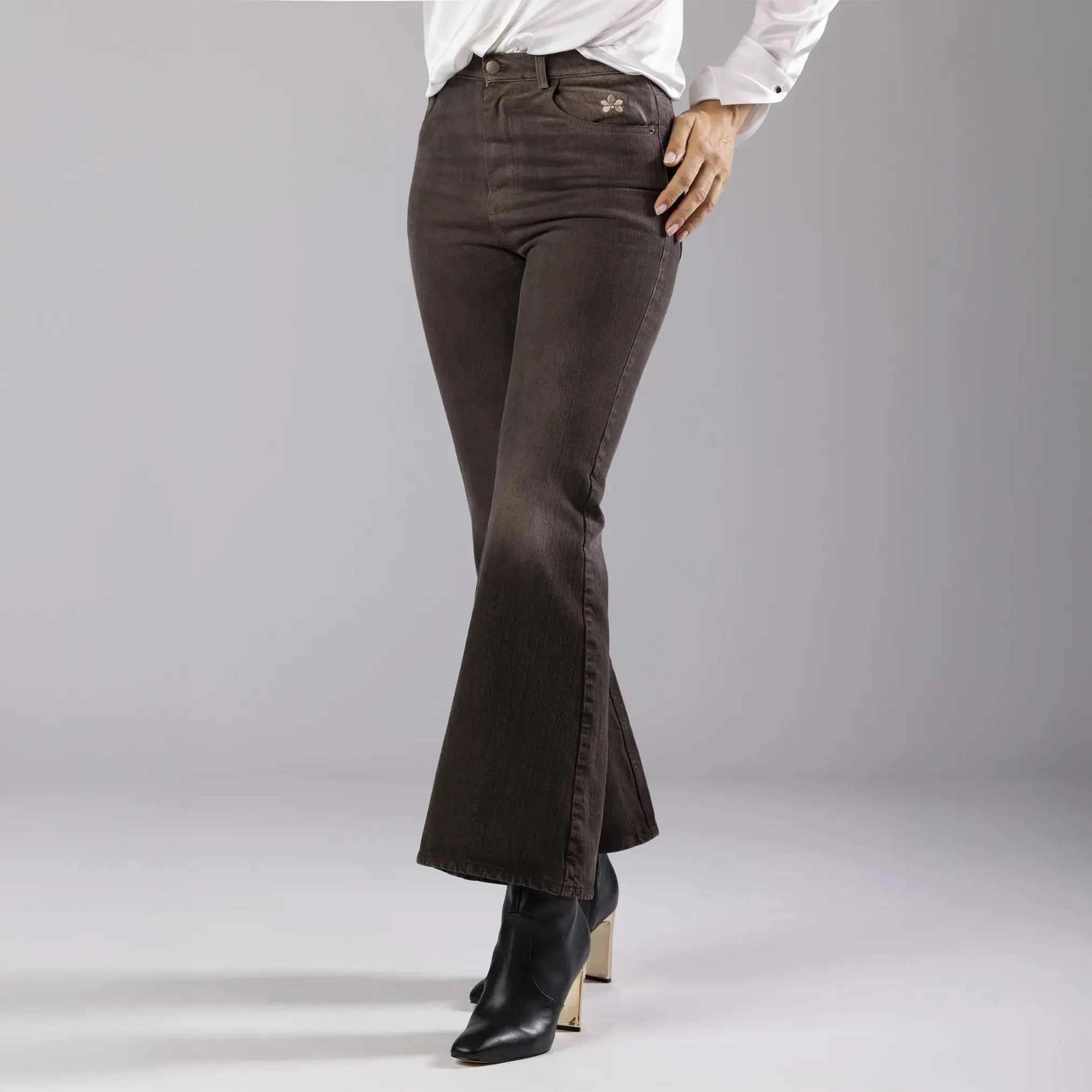 Jean Evasé en Coton Brun avec Broderie Orchidée Moda di Christine