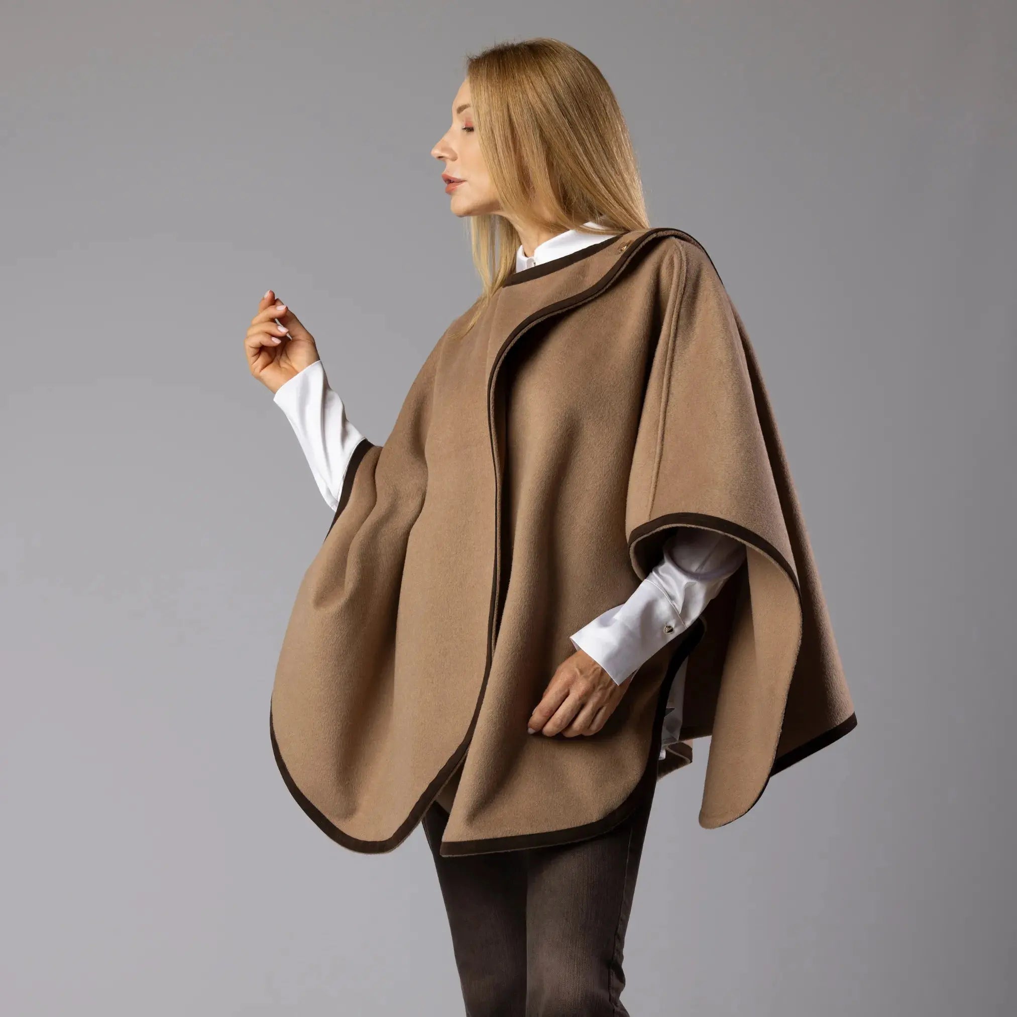 Poncho Moka avec Bordure en Daim Moda di Christine