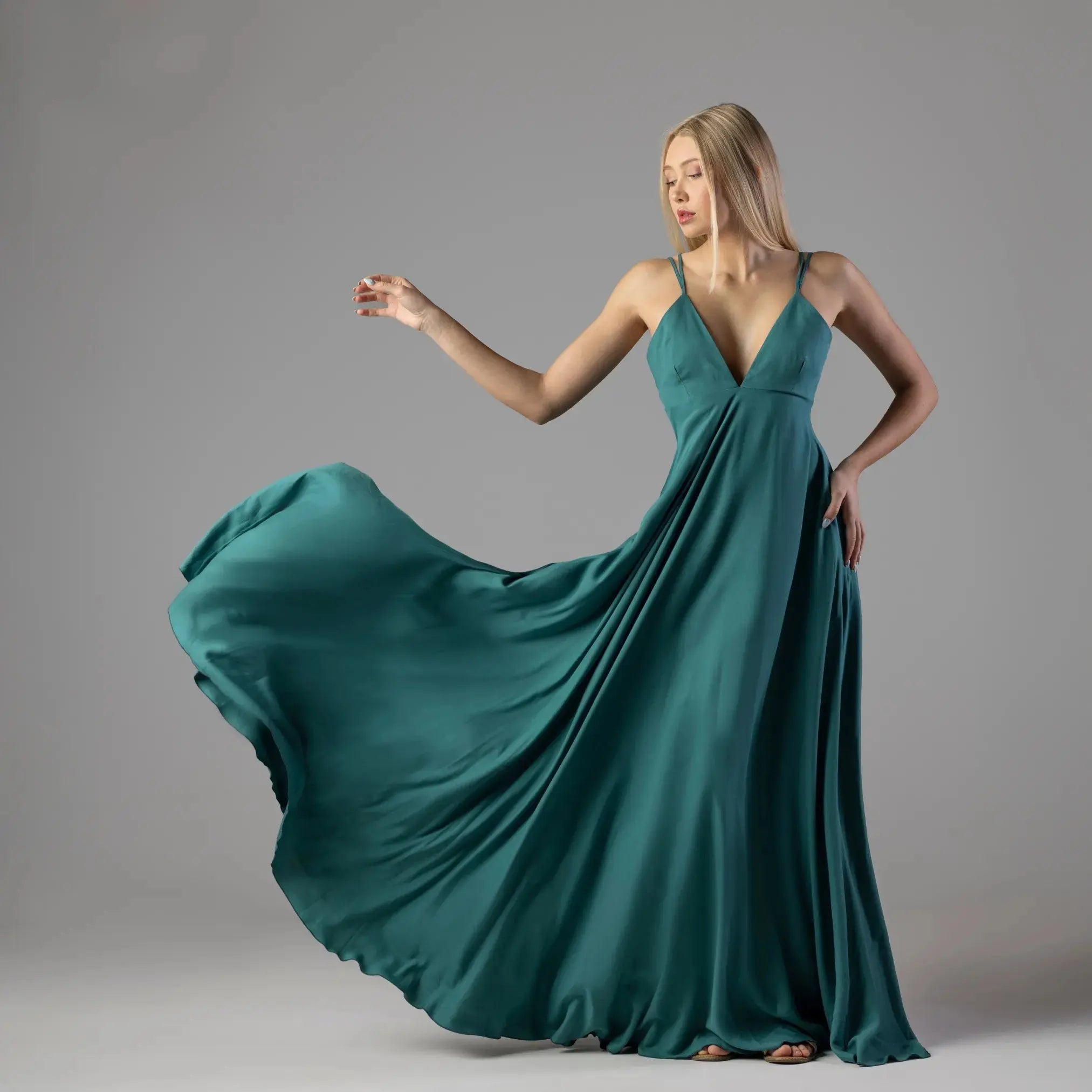 Robe Longue Verte Fluide à Bretelles Moda di Christine