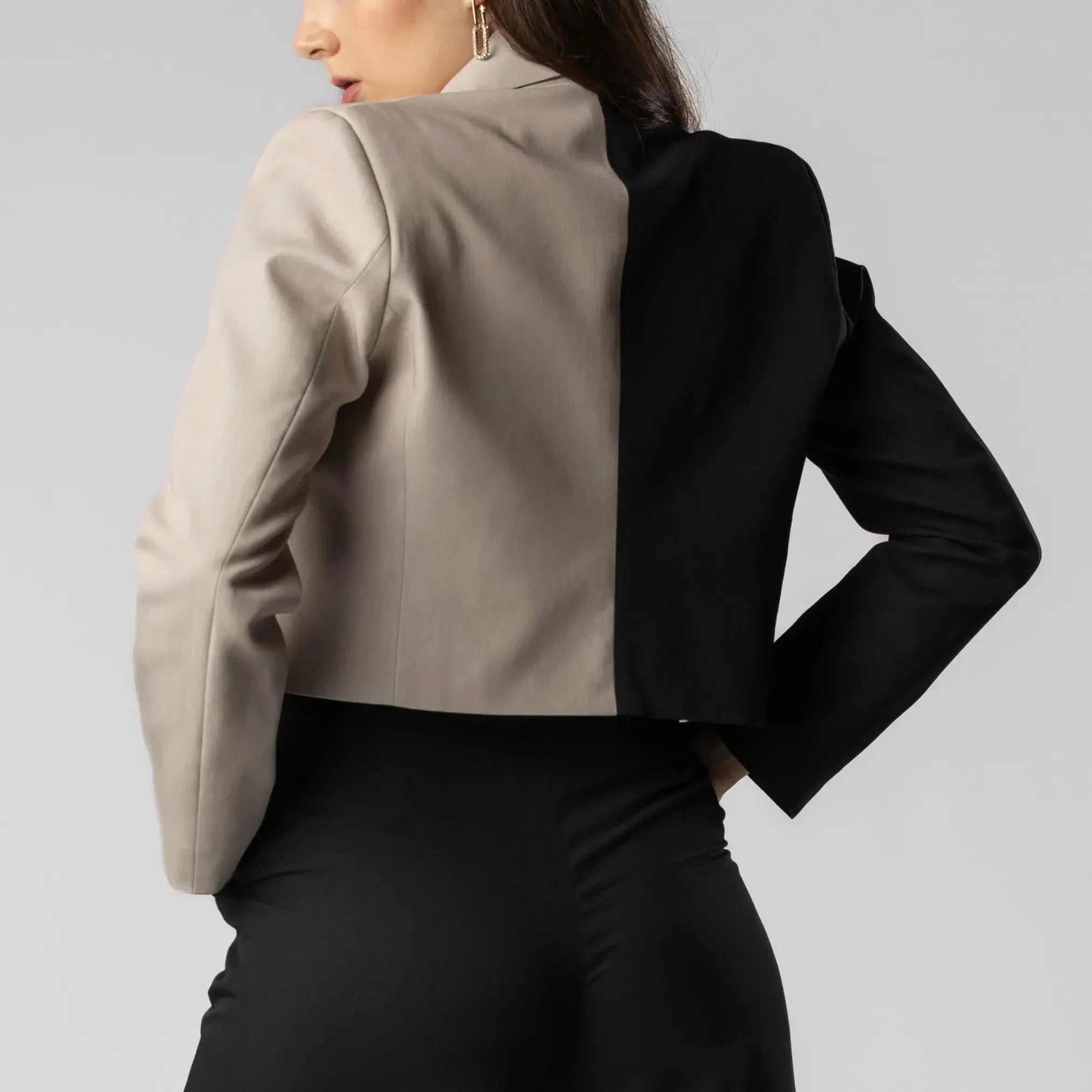 Veste Courte Contrastée Noire et Ivoire Moda di Christine