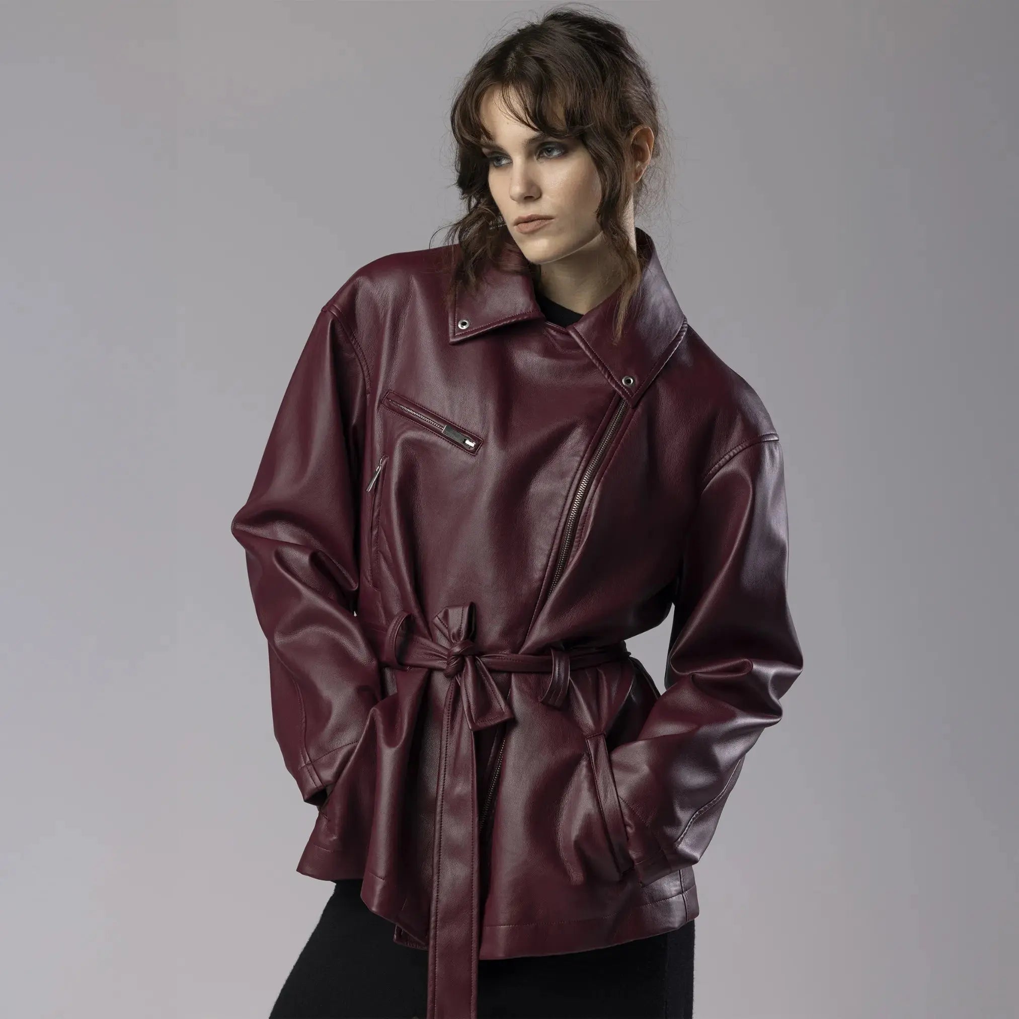 Veste en Simili Cuir Bordeaux avec Détails Métalique et Doublure Logotée Moda di Christine