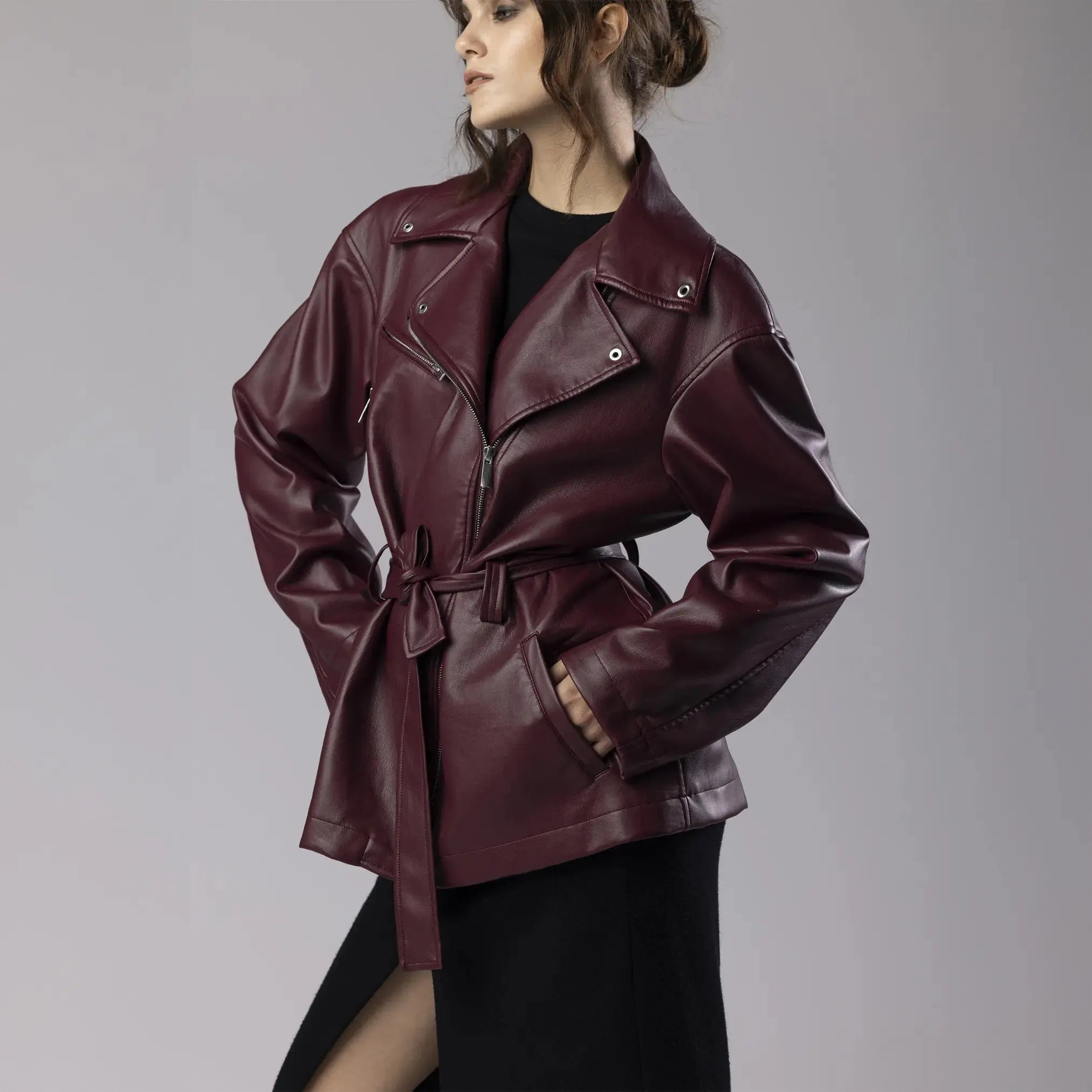 Veste en Simili Cuir Bordeaux avec Détails Métalique et Doublure Logotée Moda di Christine