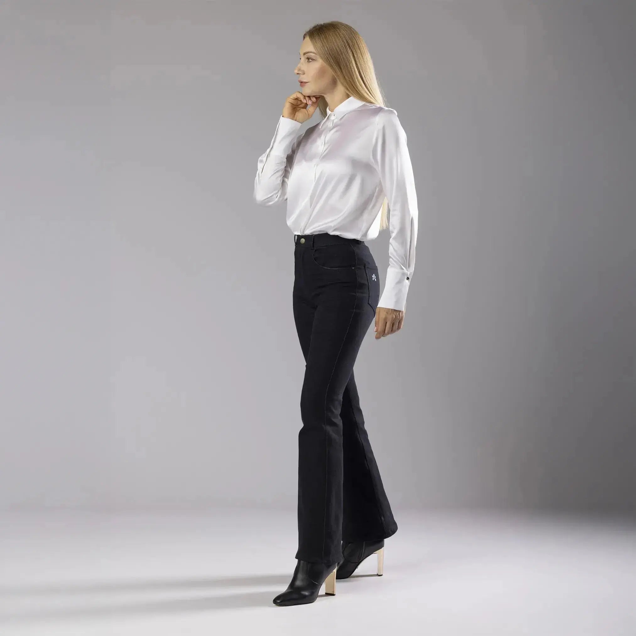 Jean Evasé Noir avec Broderie Orchidée Moda di Christine