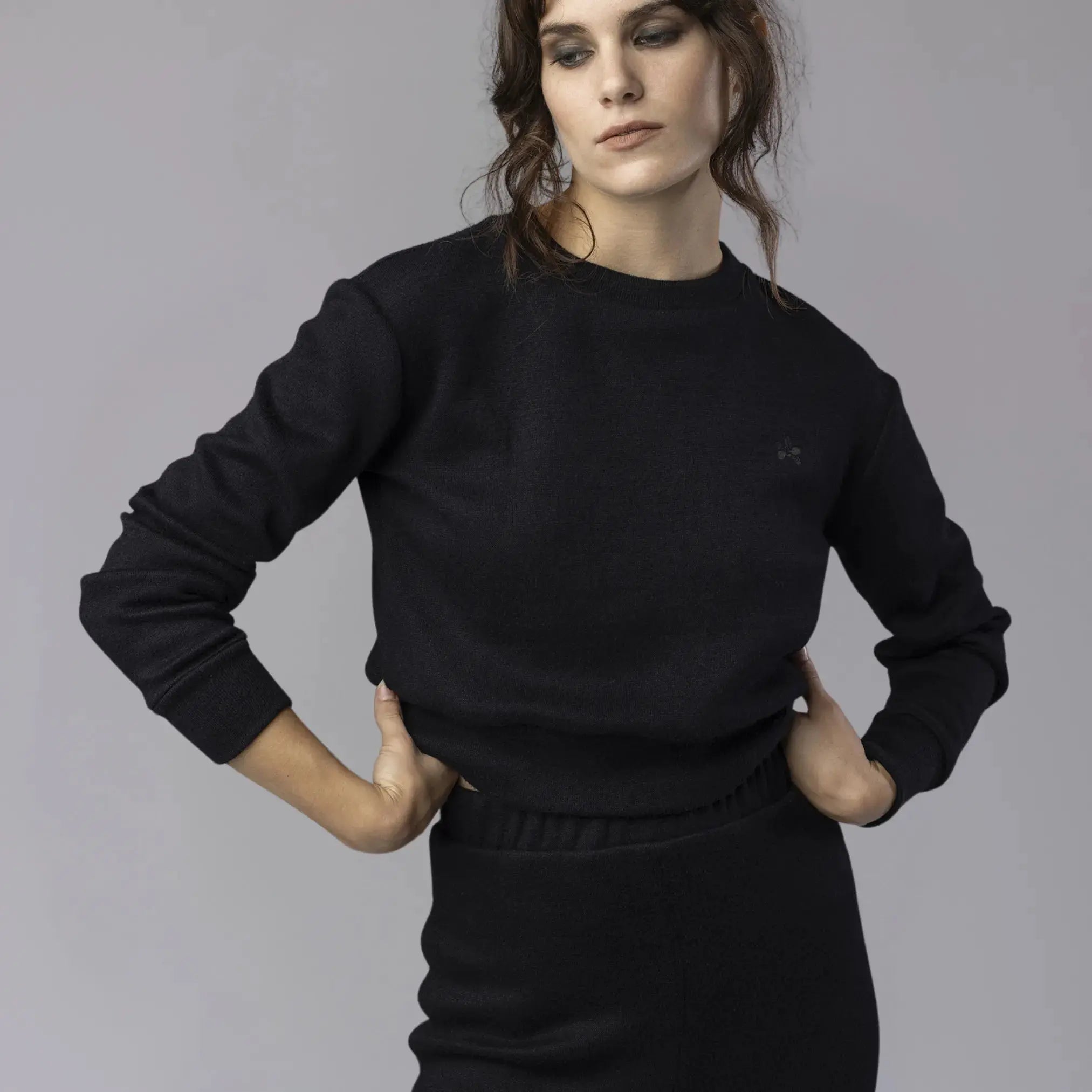 Pull Noir avec Broderie Orchidée Moda di Christine